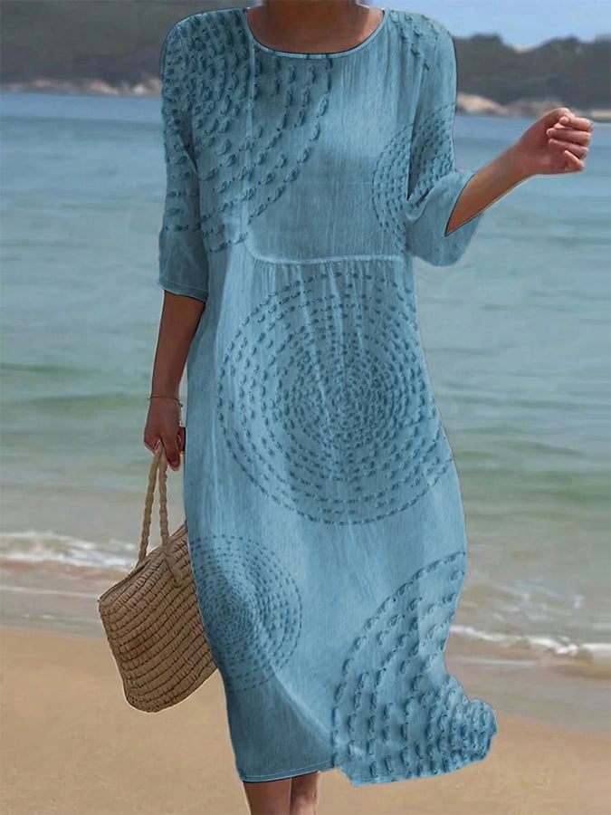 Vestido informal de mujer bordado.