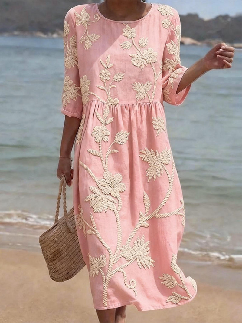 Vestido informal de mujer con estampado floral.