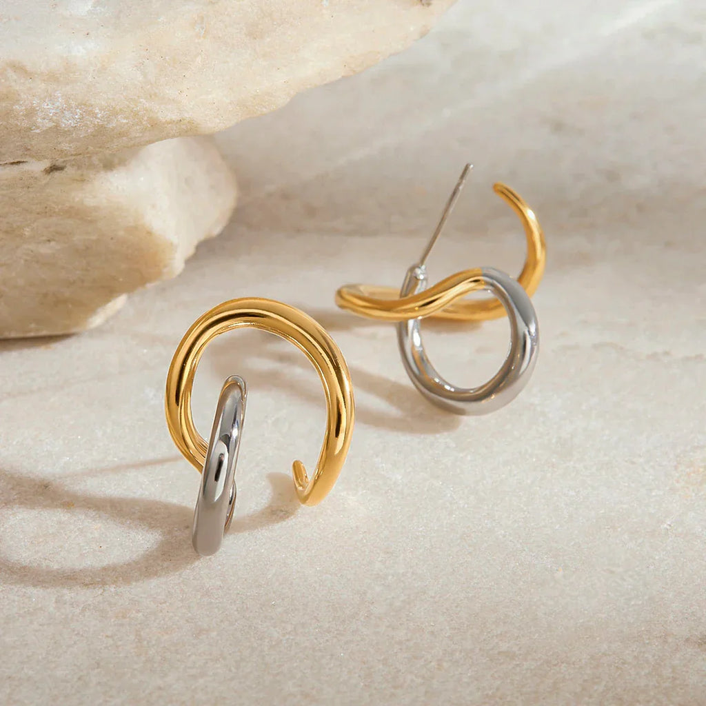 Pendientes entrelazados de dos tonos
